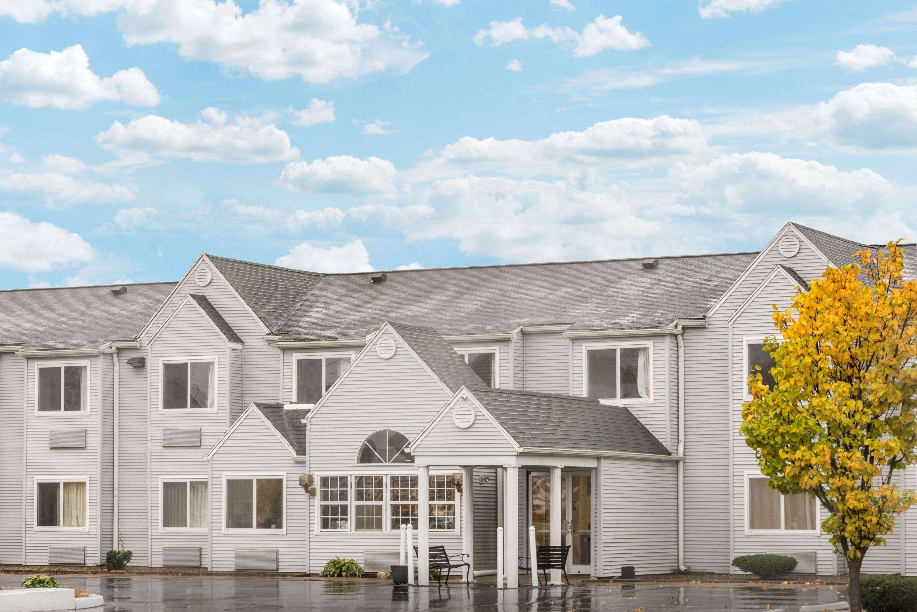 Baymont By Wyndham Henrietta - Rochester Exterior photo